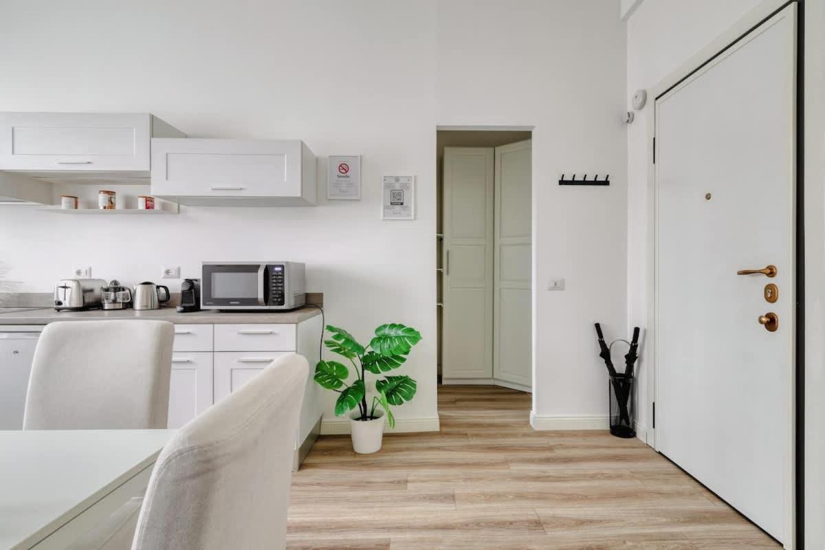 Oasis Suite - Subway 50 Meters Just 5 Minutes From Duomo Milaan Buitenkant foto